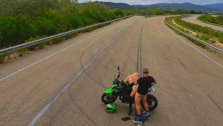 FPV Drone Pilot Nagraj i Zerżnij Gwiazdę Porno Onlyfans na motocyklu