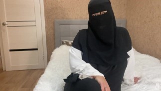 Mylf - MILF musulmana con curvas le da JOI a su hijastro