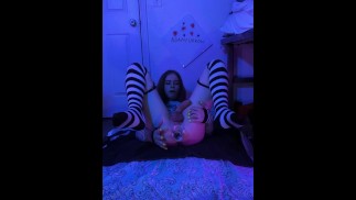 让我紧绷的 femboy 洞张开直到我射精