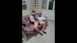 Scrambled1994 - punheta enquanto ele assiste sua cena pornô favorita