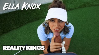 现实之王 - 艾拉·诺克斯（Ella Knox）奖励她的男人教她用口交打高尔夫球