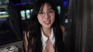 Koreanische Sekretärin fickt Chef für Erhöhung in offener Strumpfhose ... nuttiges Mädchen
