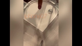 Pisciare e sborrare allo stesso tempo. Deve vedere POV