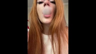 Ragazza che fuma