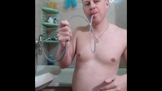 Ich blase mich mit dem Brauseschlauch auf und benutze dann die große Fußpumpe💧🎈 Mehr Aufstoßen - auf meinem OF