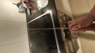 Chci cum, ale sprej chcanky v mé kuchyni
