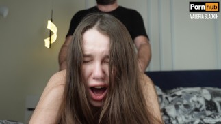 Analer Orgasmus meiner Valeria Sladkih. Sperma spritzt aus ihrem Arsch.