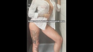 Brit Girl Bierze Prysznic I Dokucza W Domu Swojej Najlepszej Przyjaciółki