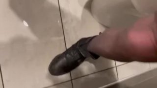 Bagno ragazze.. Non riuscivo a smettere di fare pipì