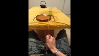 jíst, ale je třeba stříkat chcanky na stůl