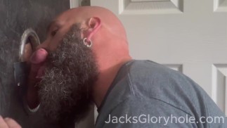 FuzzyLilBro y chico pasan para criar y alimentarse