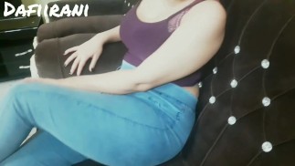 J’ai invité la petite amie de mon ami chez moi, elle a dit que la bite de mon ami était petite, ne l