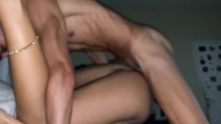 Bebé sexy dando corrida en el cuerpo