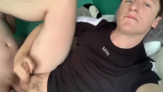 TÁTA NIČÍ MOU DÍRU A NAPLNIL JI SVÝM NÁKLADEM