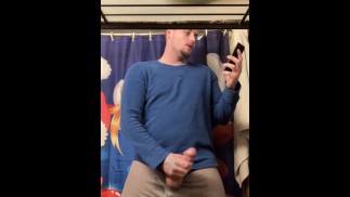 Grosse bite éjacule au porno