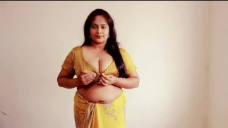 Beautiful indien gros seins Riya pisser, se masturber.