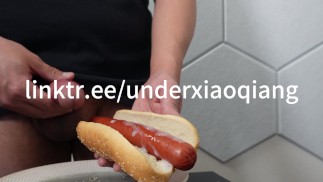Manger hotdog rempli de sperme ASMR
