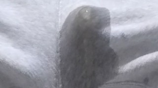 家でくつろいでいたら催し、そのまま我慢出来ずにお漏らしした男性