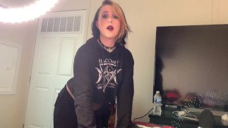 GOTHIC-BABE IST HUNGRIG NACH MEINEM SCHWANZ