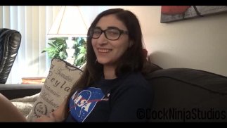Schüchterne nerdige kleine Stiefschwester fickt Stiefbruder für eine Reise ins Space Camp - Addy Shepherd