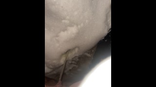 Ho preso in giro papà al lavoro, quindi ho dovuto fare pipì nella neve