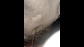 Ik plaagde papa op het werk, dus ik moest in de sneeuw plassen