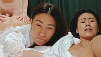 アジア人の継母は疲れていて、リラックスするのを手伝ってほしいと頼みます