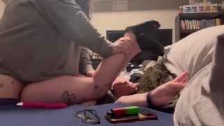 amor sendo curvado para trás por homens 😍 maiores