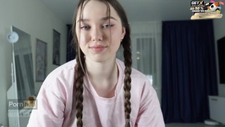 Meine Halbschwester liest gerne Bücher und mag Analsex- Valeria Sladkih