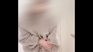 (個人撮影)ショッピングモールのトイレでディルドオナニー(/ω＼*)♡クチュクチュ音が響いちゃう、、※顔モザイク薄めはファンサイトへ♡♡