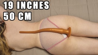 Extra lange Dildo Analeinführung 19 Zoll / 50cm für mollige weiße Blondine