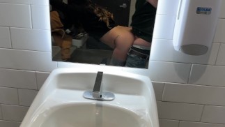 Puta asiática traga semen en Walmart