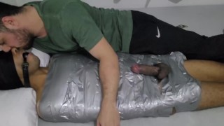 Hra s mumifikovaným chlapcem a hra s ústy