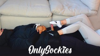 私の靴下の足で苦しむように彼を左に縛った-(Foot Worship、Sockjob)