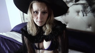 Pasierb pociesza macochę w Halloween po tym, jak dowiedziała się, że jej mąż jest gejem - Smarty Kat 314
