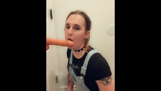 Tgirl gags et bave sur la bite