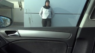 СИРИЙКА ЗАНИМАЕТСЯ ГРУБЫМ СЕКСОМ В МАШИНЕ В ГЕРМАНИИ