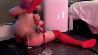 Sissy aberta por plug anal XL e Hankey's Chorizo n' Eggs