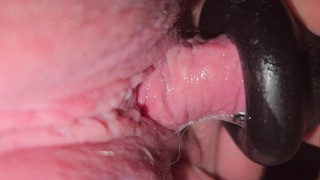 Super close-up onder POV grote clit strelen en natte poesjescontracties
