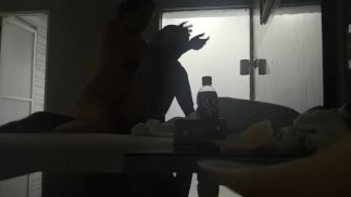 Manželka. Podvádí na jednu noc s cizincem z klubu