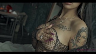 SANKTOR - AFGHAN KUSH TETONA TATUADA SE MASTURBA