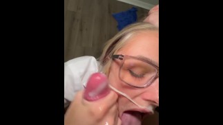 Ragazza della scuola pompino di San Valentino