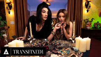 TRANSFIXED - ASMR Trans Wahrsagerin Ariel Demure Hart Fickt Heiß Tätowierte Kundin Vanessa Vega