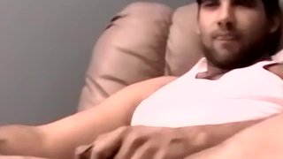 Ebony homo heeft een grote blanke lul voor het avondeten