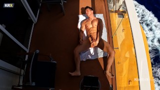 Cruise balkon onanovat a cum