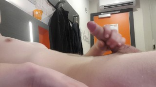 Sledujte Teen Ameteur Velký Péro Jizzyjay92 Masírovat Jeho Penis