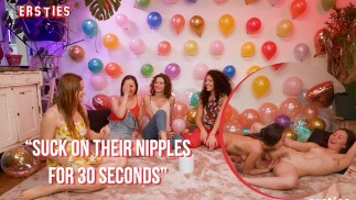 Ersties - Hot lesbiennes spelen een stomig spel van waarheid of durven
