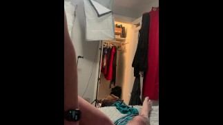 Sexy petite milf aime l’anal !