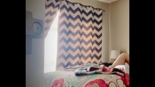 POV-妻はマスターバットと彼女自身のお尻🍑をクソを捕まえました