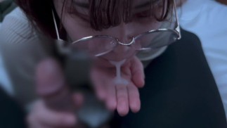 清楚系のメガネ女子が口内射精されてちゃう♡ cum im mouth blowjob